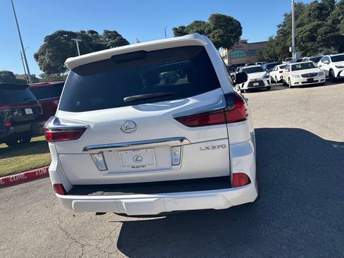Used 2016 Lexus LX 570 4WD w/ Luxury Package image 4