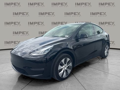 Used 2023 Tesla Model Y Long Range AWD/4WD image 1