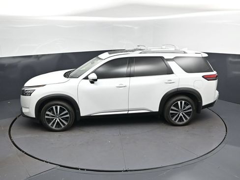 Used 2025 Nissan Pathfinder Platinum FWD image 32