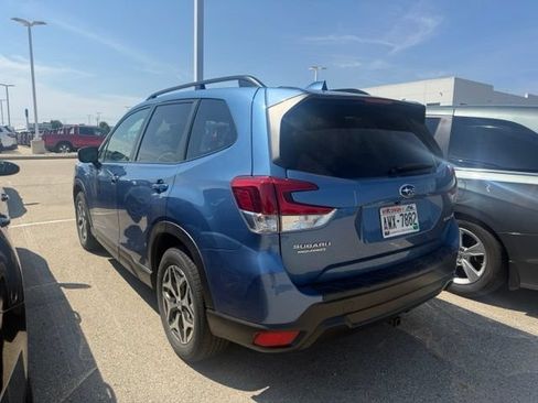 Used 2019 Subaru Forester Premium AWD/4WD image 4