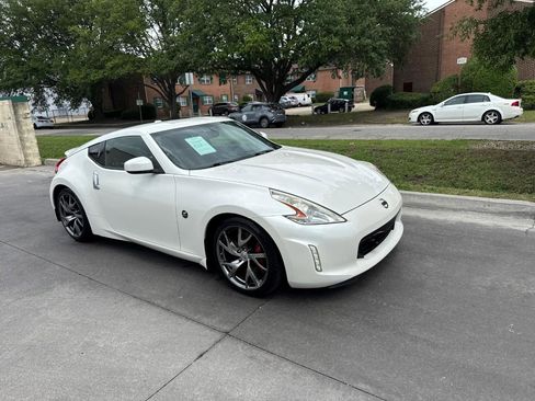 Used 2017 Nissan 370Z Coupe RWD image 7