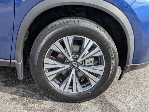 Used 2022 Nissan Rogue SV w/ SV Premium Package image 11