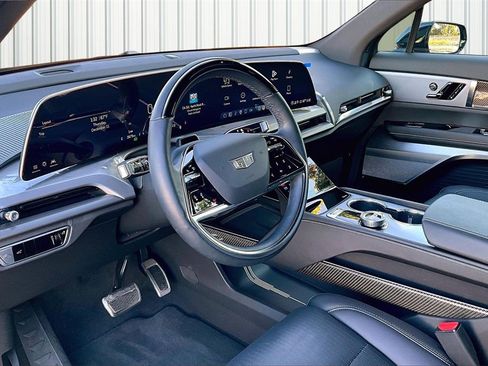 Used 2026 Cadillac Vistiq Sport image 4