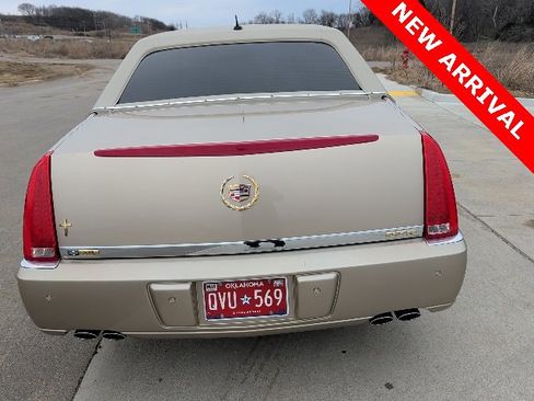 Used 2006 Cadillac DTS Base w/ Trunk Convenience Package image 4
