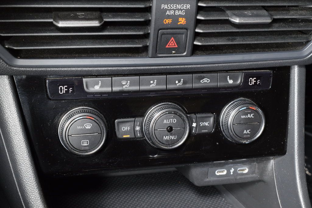 Used 2024 Volkswagen Jetta SE FWD image 24