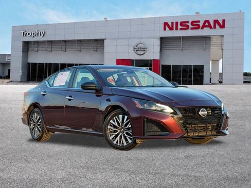Used 2025 Nissan Altima 2.5 SV FWD image 1