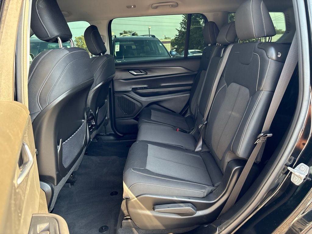 Used 2023 Jeep Grand Cherokee L Laredo AWD/4WD image 25
