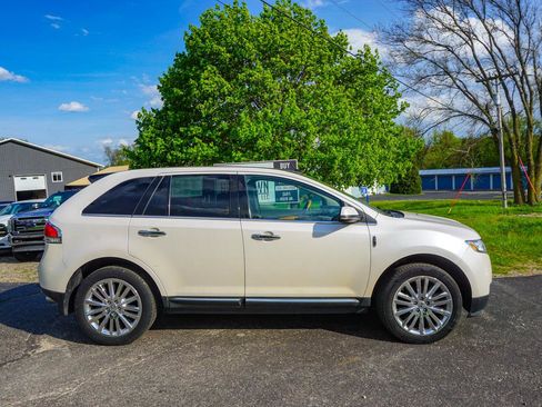 Used 2013 Lincoln MKX AWD image 2