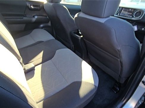 Used 2022 Toyota Tacoma TRD Off-Road image 27