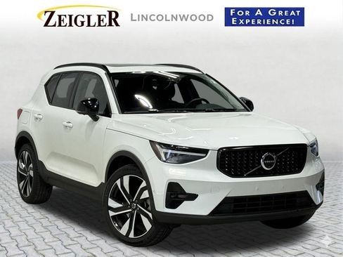 Used 2024 Volvo XC40 B5 Plus w/ Climate Package AWD/4WD image 1