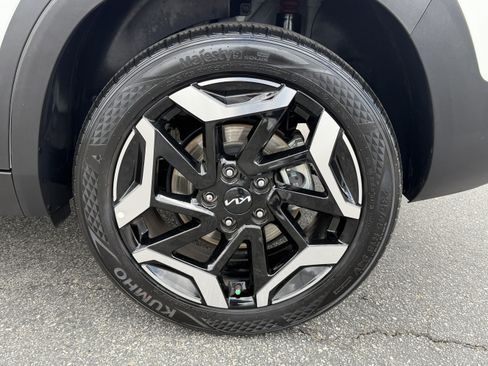 Certified 2024 Kia Seltos SX w/ SX Sunroof Package AWD/4WD image 11