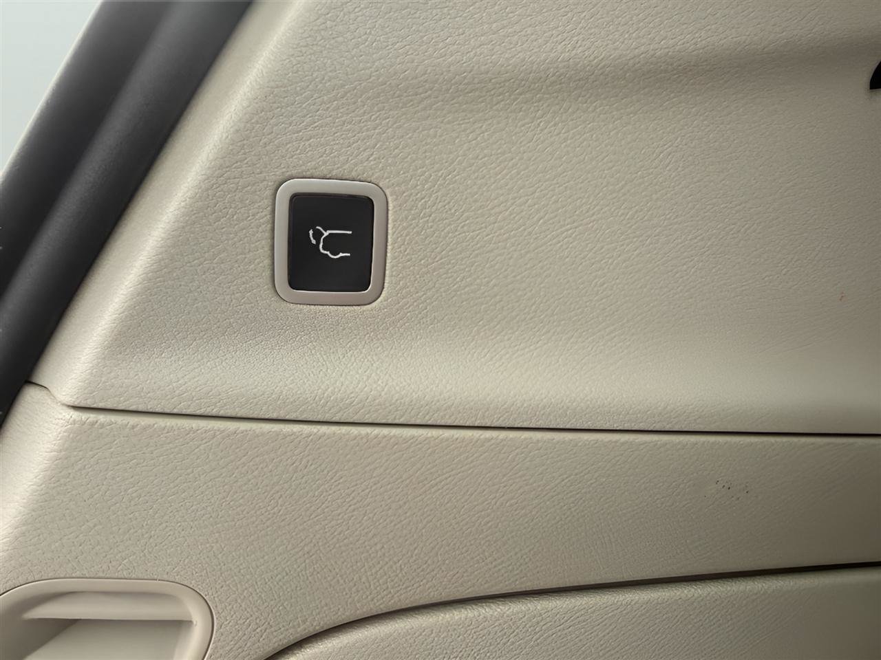 Used 2018 Chrysler Pacifica Limited FWD image 16