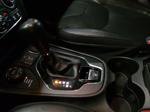 Used 2020 Jeep Cherokee Limited image 26