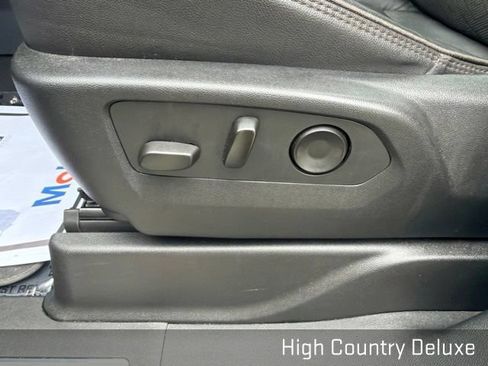 Used 2022 Chevrolet Suburban High Country AWD/4WD image 29