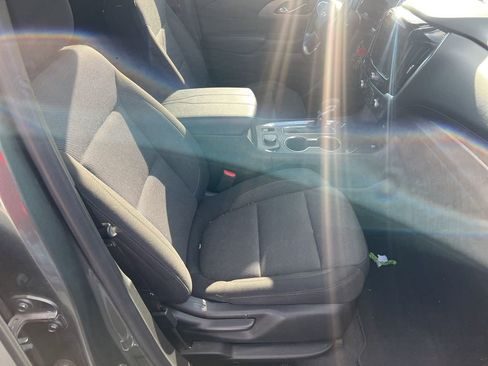 Used 2022 Chevrolet Traverse LT image 13