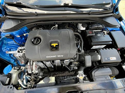 Used 2017 Hyundai Elantra SE image 29