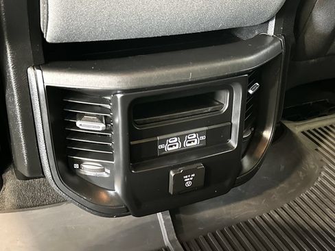 Used 2021 RAM 1500 Big Horn AWD/4WD image 30