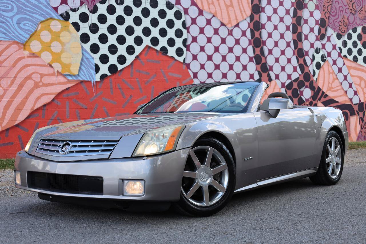 Used 2005 Cadillac XLR RWD image 3