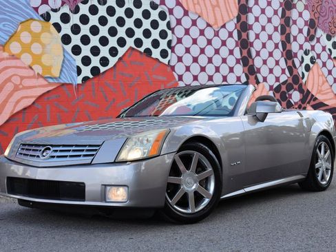 Used 2005 Cadillac XLR RWD image 3