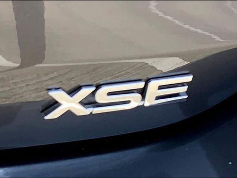 Used 2021 Toyota Highlander XSE FWD image 10