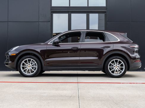 Certified 2022 Porsche Cayenne AWD/4WD image 2