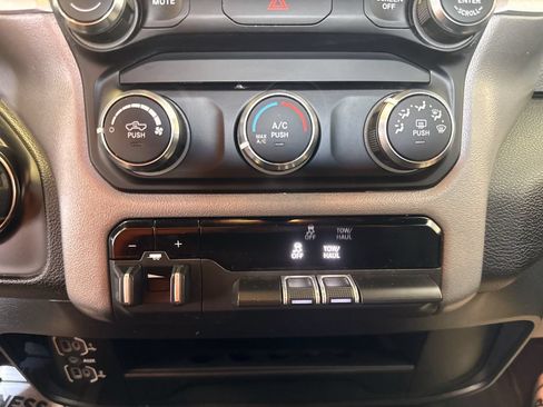 Used 2024 RAM 2500 Big Horn AWD/4WD image 18