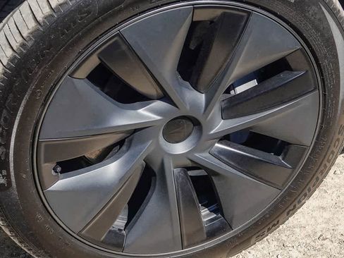 Used 2024 Tesla Model Y 2WD image 18