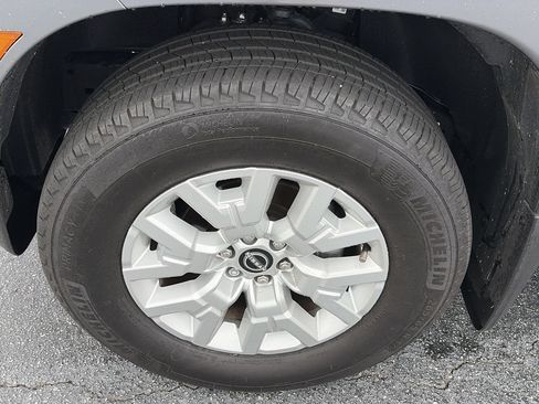 Certified 2024 Nissan Frontier SV w/ SV Convenience Package RWD image 9