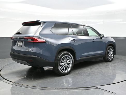 Used 2025 Toyota Grand Highlander AWD image 7