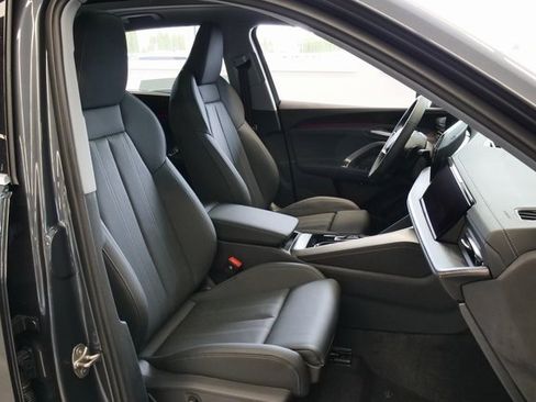 New 2025 Audi Q5 Prestige image 16