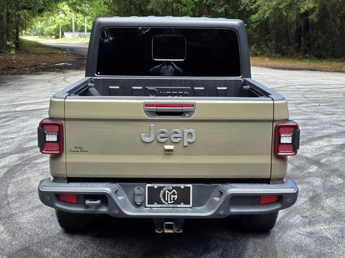 Used 2020 Jeep Gladiator Overland AWD/4WD image 3