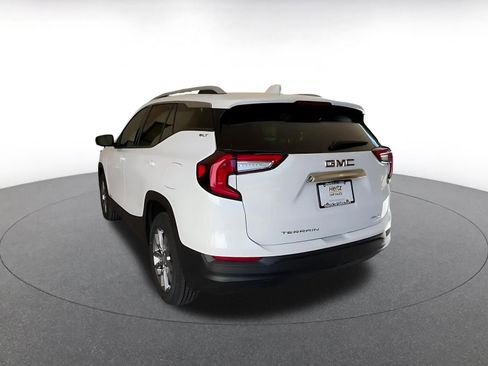 Used 2024 GMC Terrain SLT image 11