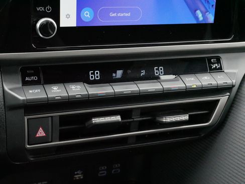 Certified 2025 Toyota Camry SE image 23