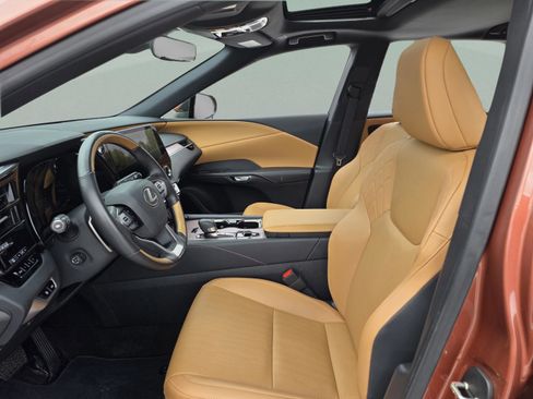 Certified 2025 Lexus RX 350 Premium w/ Accessory Package (Z1) image 11