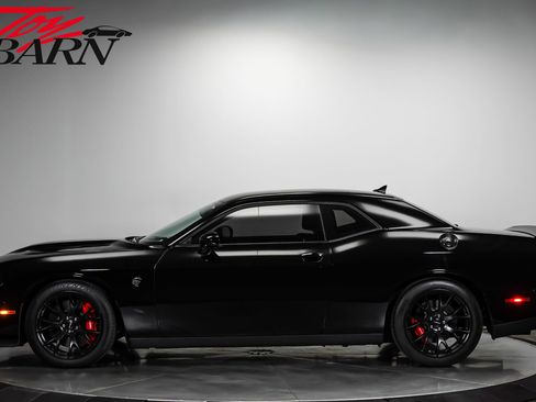 Used 2015 Dodge Challenger SRT Hellcat RWD image 2