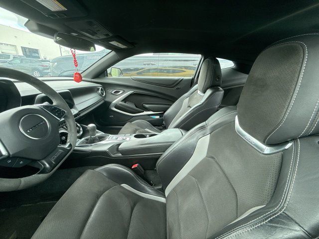 Used 2017 Chevrolet Camaro LT RWD image 9