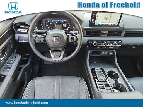 Used 2024 Honda Pilot Elite image 1