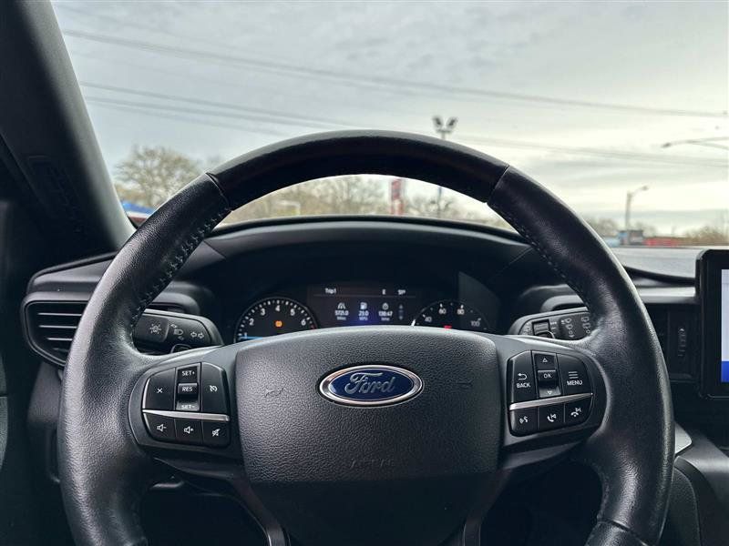 Used 2020 Ford Explorer XLT w/ Cold Weather Package AWD/4WD image 16