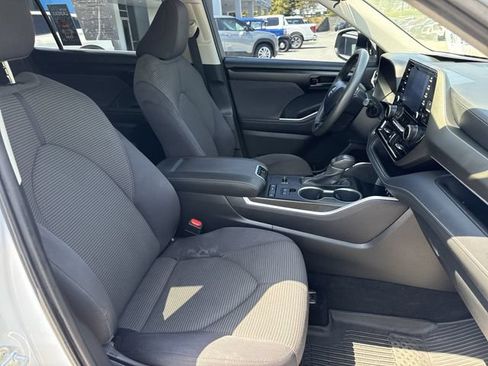 Used 2020 Toyota Highlander L FWD image 25