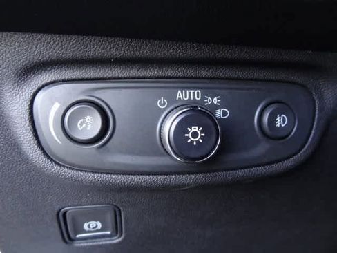 Used 2024 GMC Terrain SLT image 18