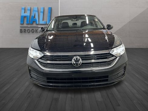 Certified 2024 Volkswagen Jetta SE w/ Panoramic Sunroof Package image 9