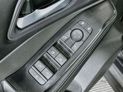 Used 2025 Nissan Rogue SV FWD image 15