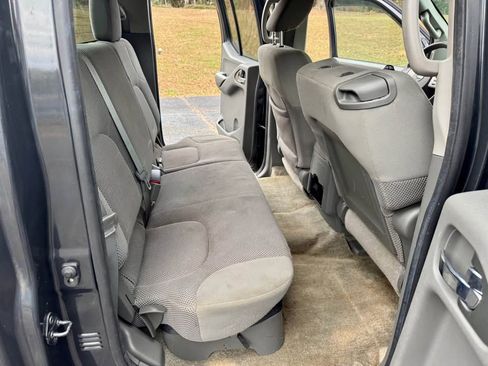 Used 2012 Nissan Frontier SV image 7