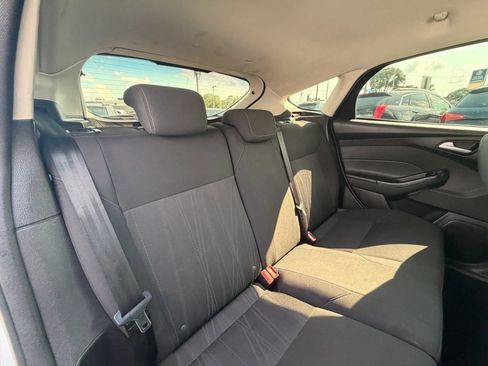 Used 2015 Ford Focus SE FWD image 25