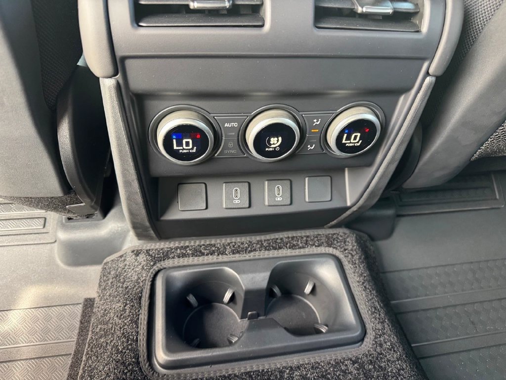 New 2026 Land Rover Defender 130 V8 AWD/4WD image 9