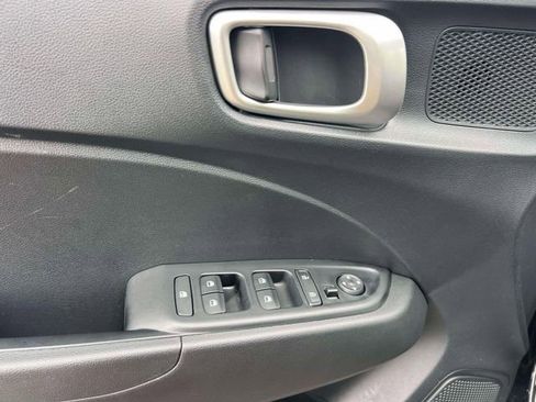 Certified 2023 Hyundai Venue SEL image 16