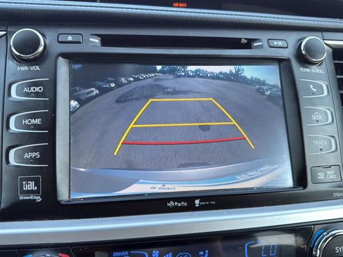 Used 2015 Toyota Highlander Limited image 25