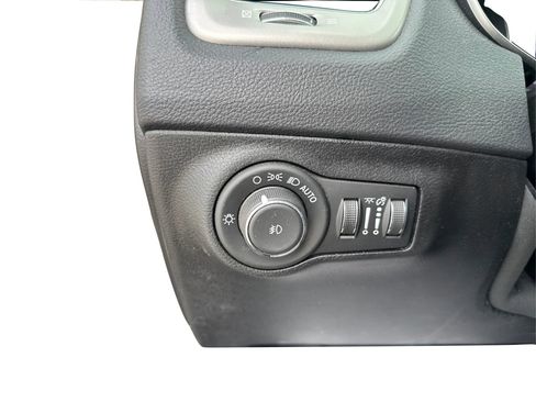 Used 2020 Jeep Compass Latitude AWD/4WD image 21