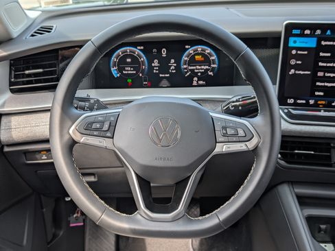 Used 2025 Volkswagen Tiguan S FWD image 23