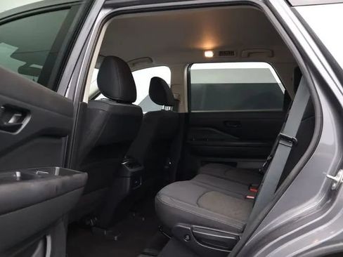 Used 2024 Nissan Pathfinder SV FWD image 15